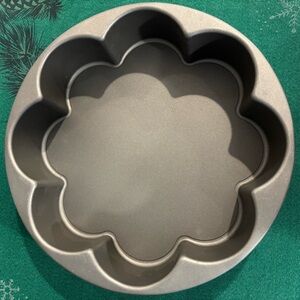 FLOWER SHAPED BAKING NON STICK PAN